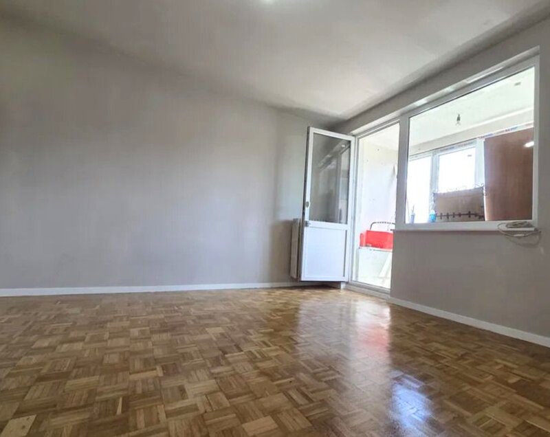 Brasov vedere panoramica spre munti 2 camere sud etaj 7/8 zona Garii Victoriei