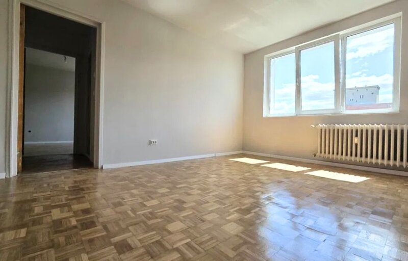 Brasov vedere panoramica spre munti 2 camere sud etaj 7/8 zona Garii Victoriei